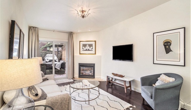 Beautiful, 19th century Semi in the Heart of the Byward Market