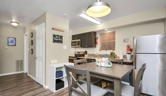 Beautiful 1B/1B Apartment Near Galveston