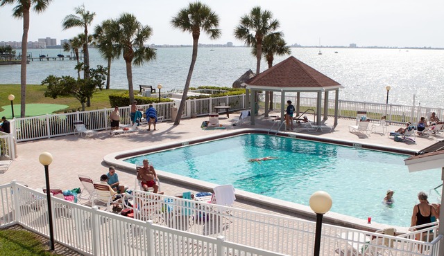 Beautiful 1BR Beachfront Condo with Stunning View of the Bay