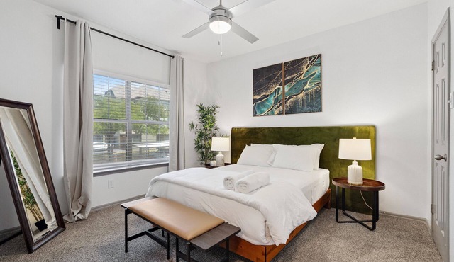 Beautiful 1BR Next to The Domain 0091