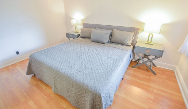 Beautiful 1st floor beach Jupiter condo on canal