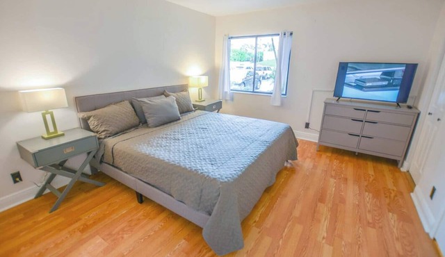 Beautiful 1st floor beach Jupiter condo on canal