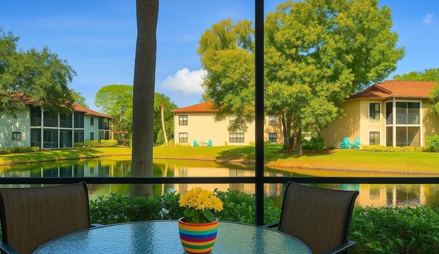 Beautiful 2/2 ground floor condo ⚓ resort style community