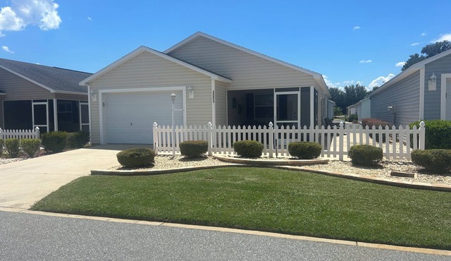 Beautiful 2/2 Patio Villa w/cart in Village of Collier close to Brownwood Square