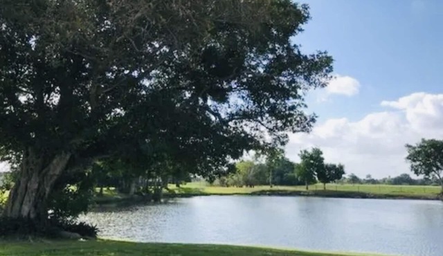 Beautiful 2/2 townhome across from world class Lake Okeechobee Bass fishing !