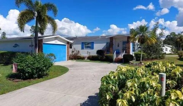 Beautiful 2-bedroom home in N Ft Myers, great amenities, close to hospitals