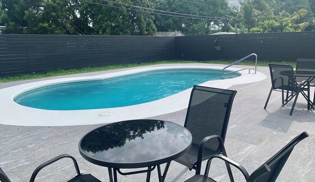 Beautiful 2 Bed 2 Bath with pool in Sunrise, FLn