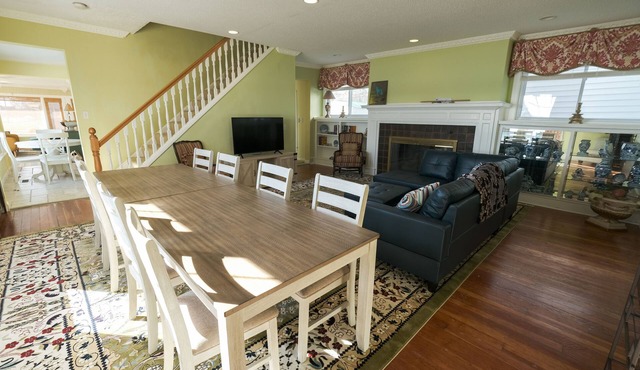 Beautiful 2 bed, 2 bath condo on St Clair River in Marysville, MI - U1n