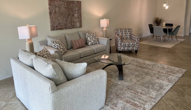 Beautiful 2 bed/ 2 bath in the gated community of Gran Paradiso