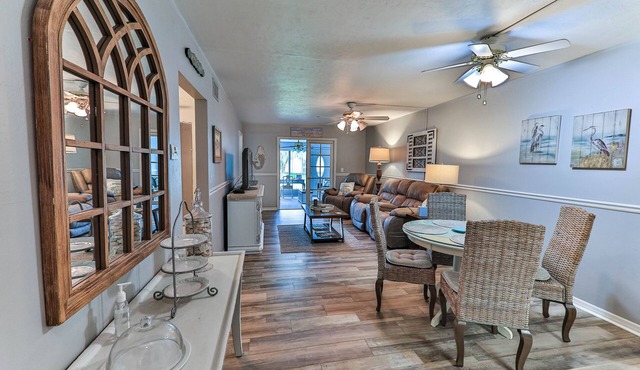 Beautiful 2 Bed 2 Bath Condo. Pool, Golf