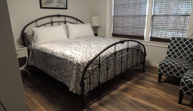 Beautiful 2 bed 2 bath recent renovation