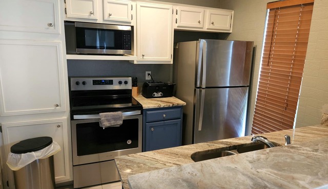 Beautiful 2 bed 2 bath condo in heart of woodlands with balcony