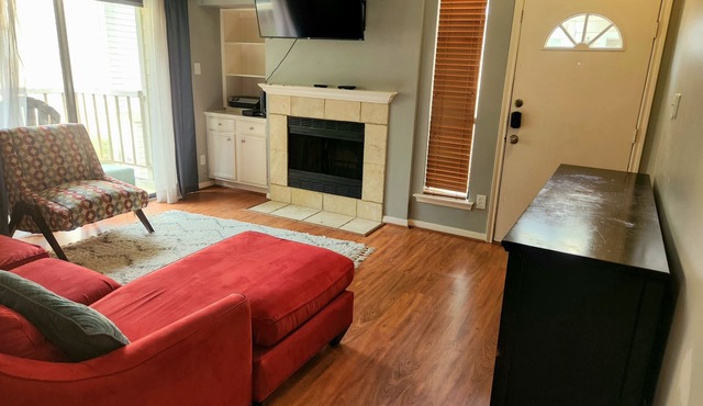 Beautiful 2 bed 2 bath condo in heart of woodlands with private balcony