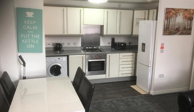 Beautiful 2 bed apartment with Parking and Wifi and 3 Smart TV's