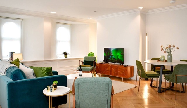 Beautiful 2 Bed Apartment with Parking in the Bay - Pass the Keys