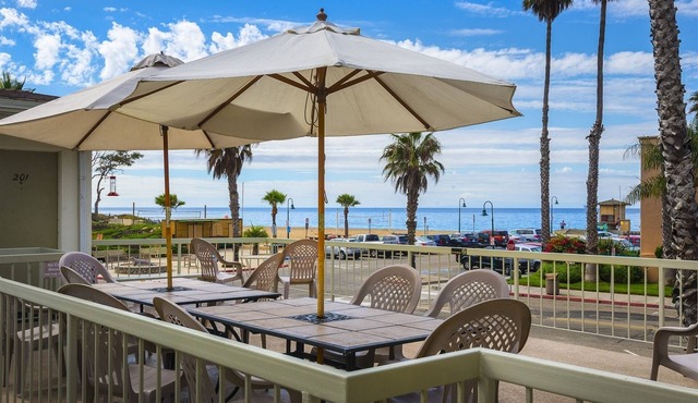 Beautiful 2 Bed Beach Condo #201 2 Bedroom Condo by Sunset Shores Condominiums