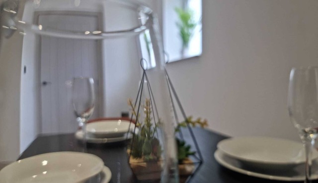 Beautiful 2-Bedroom Apartment with Parking