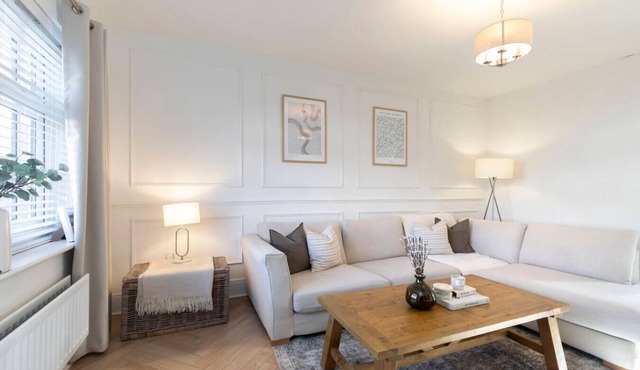 Beautiful 2-Bed Home in Leckhampton