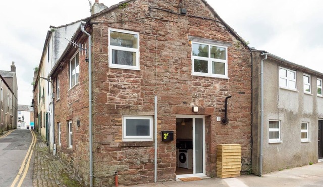 Beautiful 2-Bed House in Egremont Milo's place