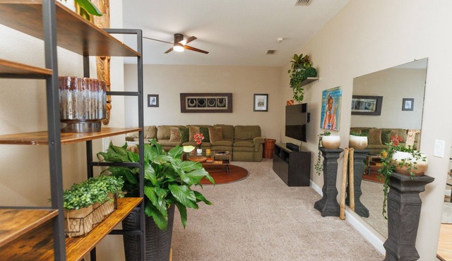 Beautiful 2 bed townhome 35 minutes from Disney