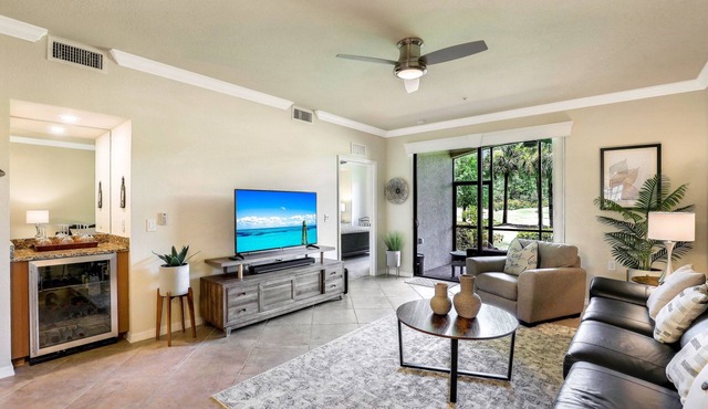 Beautiful 2-Bed 2-Bath Veranda w/Den in brilliant Bonita National
