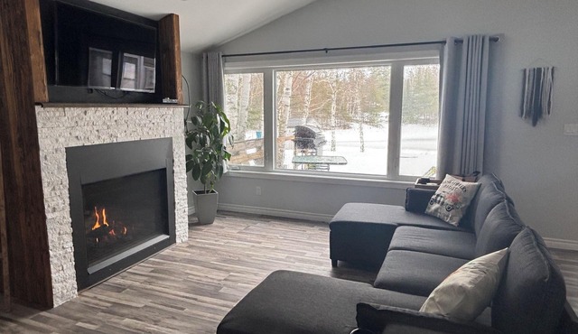 Beautiful 2 bedroom lakefront cottage