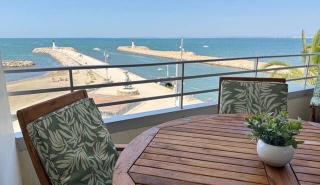 Beautiful 2-Bedroom Apartment Terrace Facing the Canal Sea Vew Impérial 4