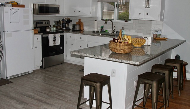 Beautiful 2 Bedroom House with Lake access near Rickett's Glen