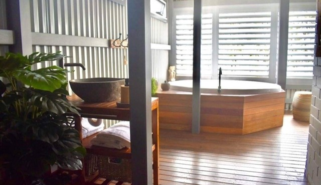 Beautiful 2 bedroom fully self contained unit with sea views and breezes