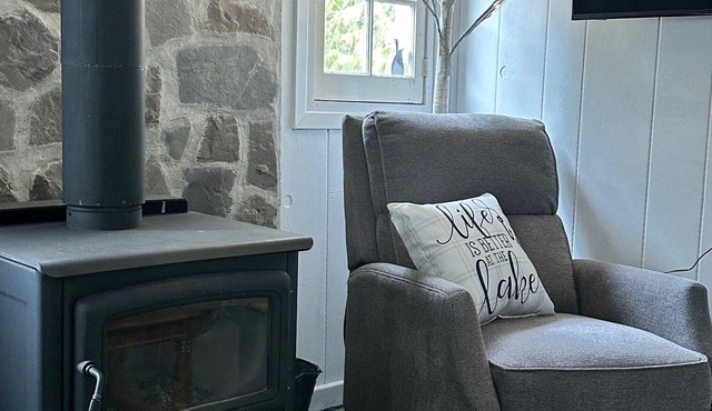Beautiful 2 Bedroom Cottage on Minden Lake