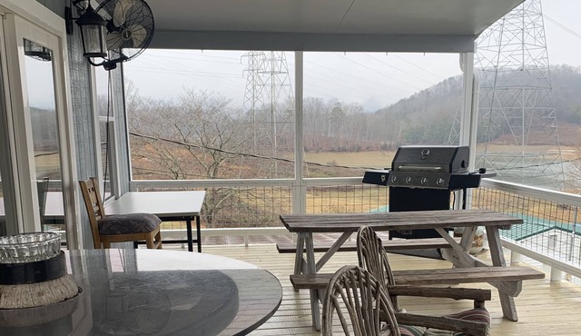 Beautiful 2 bedroom, 2 bath house with large deck overlooking Cherokee Lake.