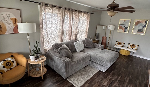 Beautiful 2 Bedroom 3 Bathroom Walking Distance To Indianapolis Motor Speedway