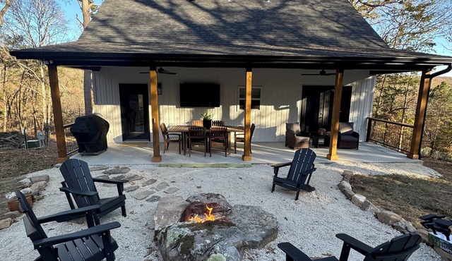 Beautiful 2-Bedroom Getaway in Marble Falls: Hike, Float, Unwind in the Ozarks