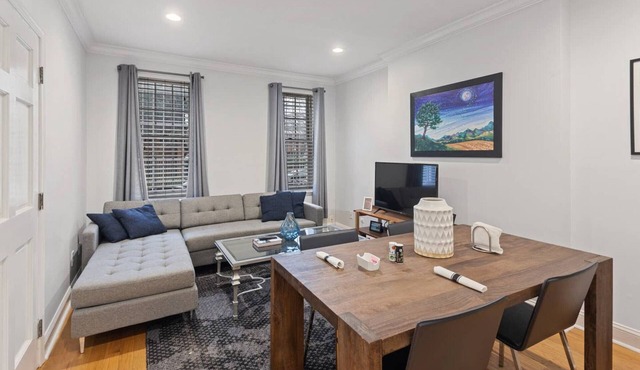 Beautiful 2 bedroom in Graduate Hospital w Back Patio