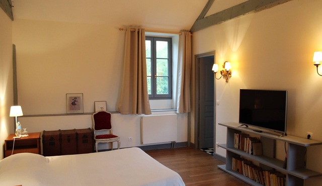 Beautiful 2-bedroom, 1-bathroom suite in a Sologne chateau