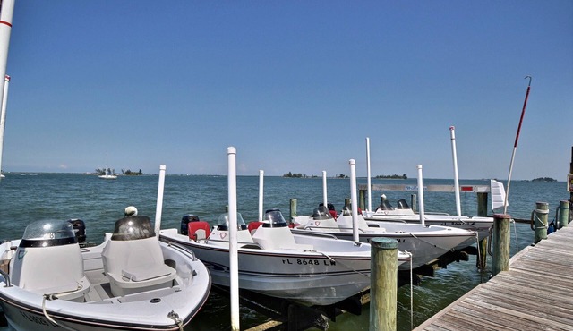 Beautiful 2 bedroom-1 bath on the River available 12/8/2023-12/15/2023