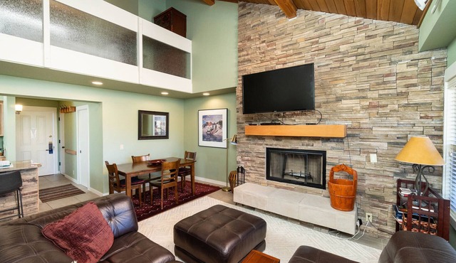 Beautiful 2 bedroom 2.5 bath Loft Condo with a view.