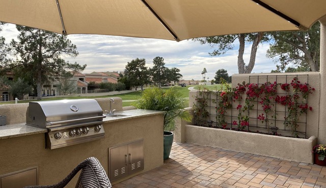 Beautiful 2 bedroom, 2 and a half bath near Biltmore Hotel that sleeps 4+.