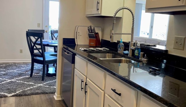 Beautiful 2 Bedroom 2 Bath Residence On The River