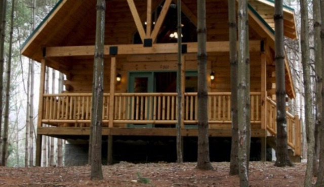 Beautiful 2 Bedroom 2 Bath Log Cabin for Rent