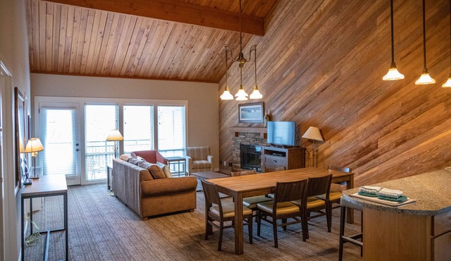 Beautiful 2 Bedroom, 2 bath Condo at the Seventh Mountain Resort.