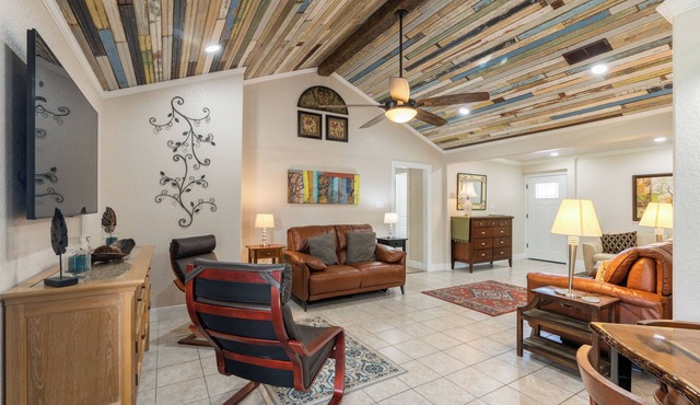 Beautiful 2-bedroom/3 full baths on the tranquil San Bernard River in Brazoria