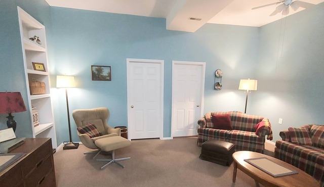 Beautiful 2 bedroom, apartment in historic rehab by the Mississippi River