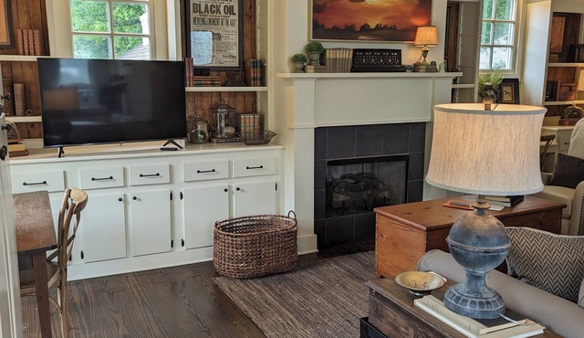 Beautiful 2 Bedroom Apartment Farmhouse in Canton