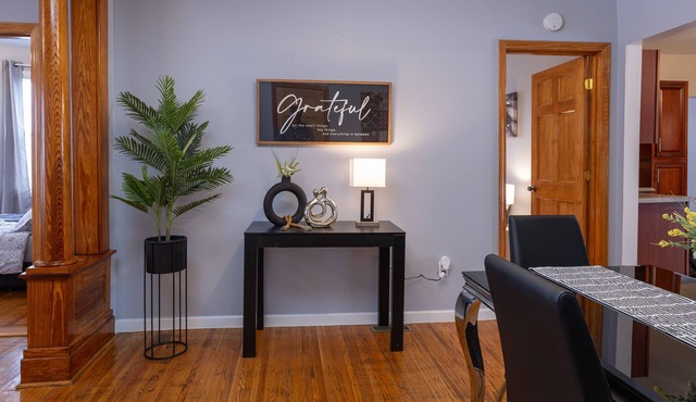 Beautiful 2 Bedroom Apt. With fast Wifi & Netflix