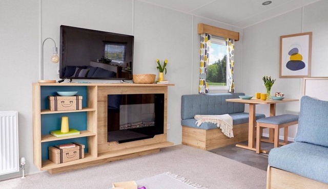 Beautiful 2 Bedroom Caravan On A Fantastic, Popular Site