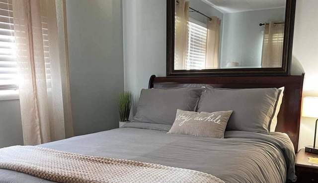 Beautiful 2 bedroom, close to summer fun, great dining and lots of nightlife