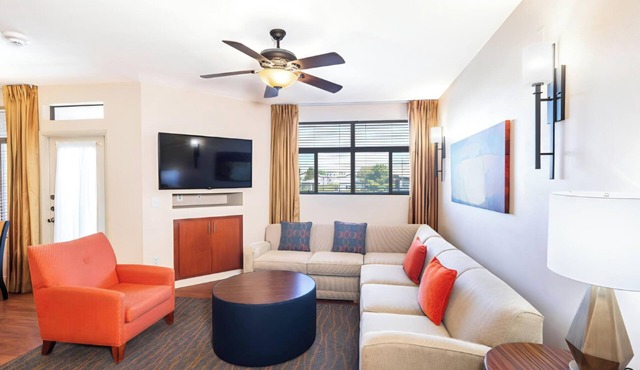 Beautiful 2-bedroom condo w/Full Kitchen in Las Vegas