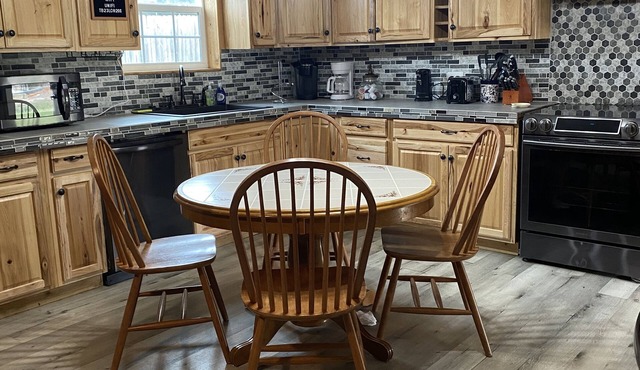 Beautiful 2 Bedroom Cabin with a lake view. South Toledo Bend