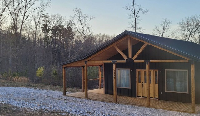 Beautiful 2 bedroom cabin near the Buffalo River with Red Rock Mt. Views